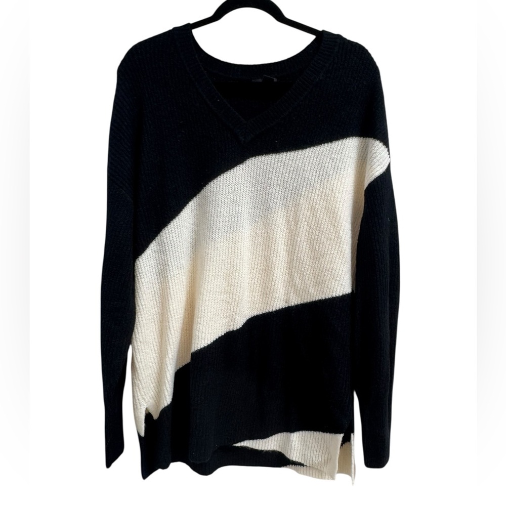 Halogen Black and Cream V-Neck Sweater from Nordstrom - NWOT - never worn!
